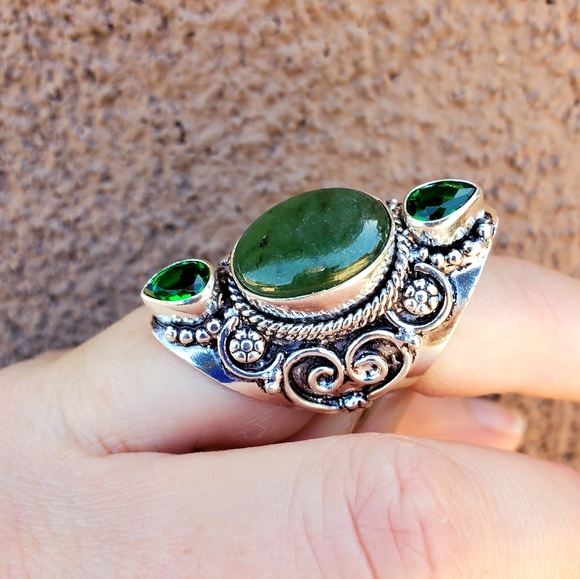New Green Serpentine & Chrome Diopside Silver Statement Ring. - Picture 12 of 13